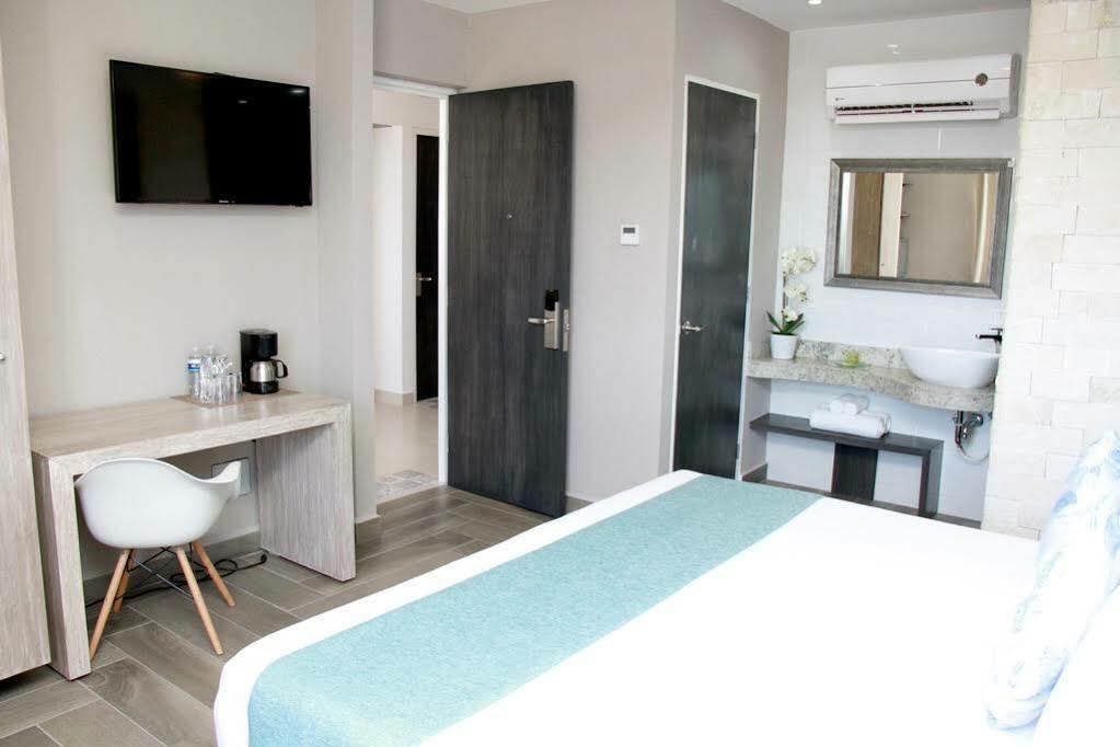 Bfh Attraction Deluxe Hotel Playa del Carmen Extérieur photo